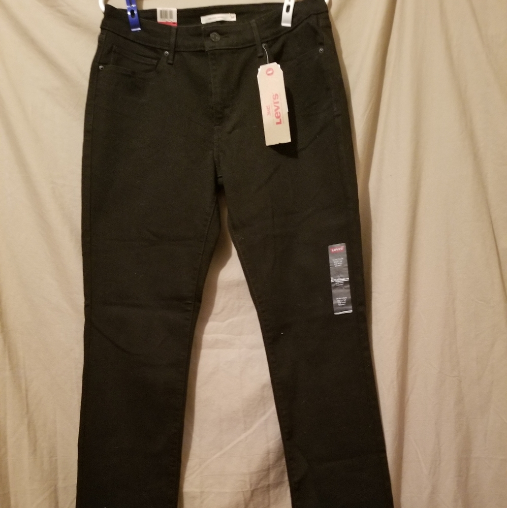 Women's black Levi's